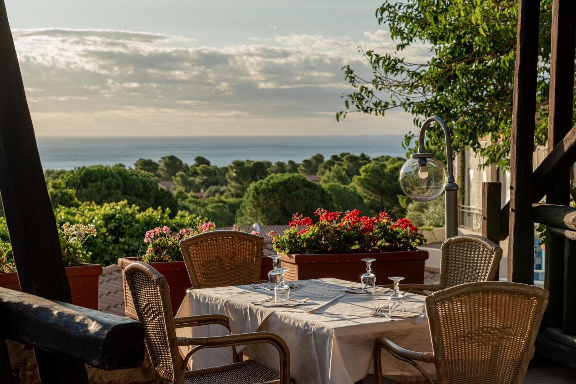 Club Esse Cala Gonone Hotel Exterior photo