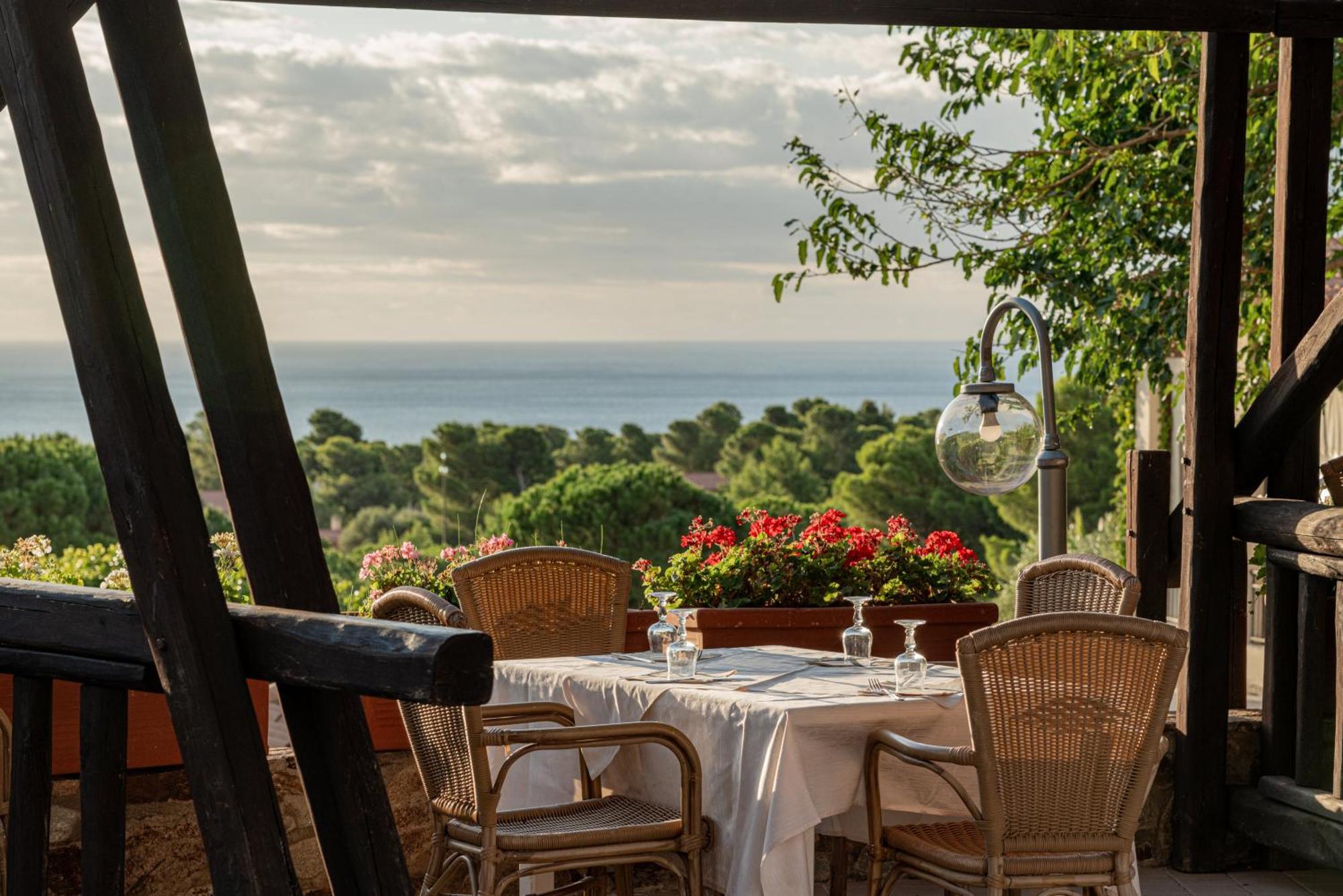 Club Esse Cala Gonone Hotel Exterior photo